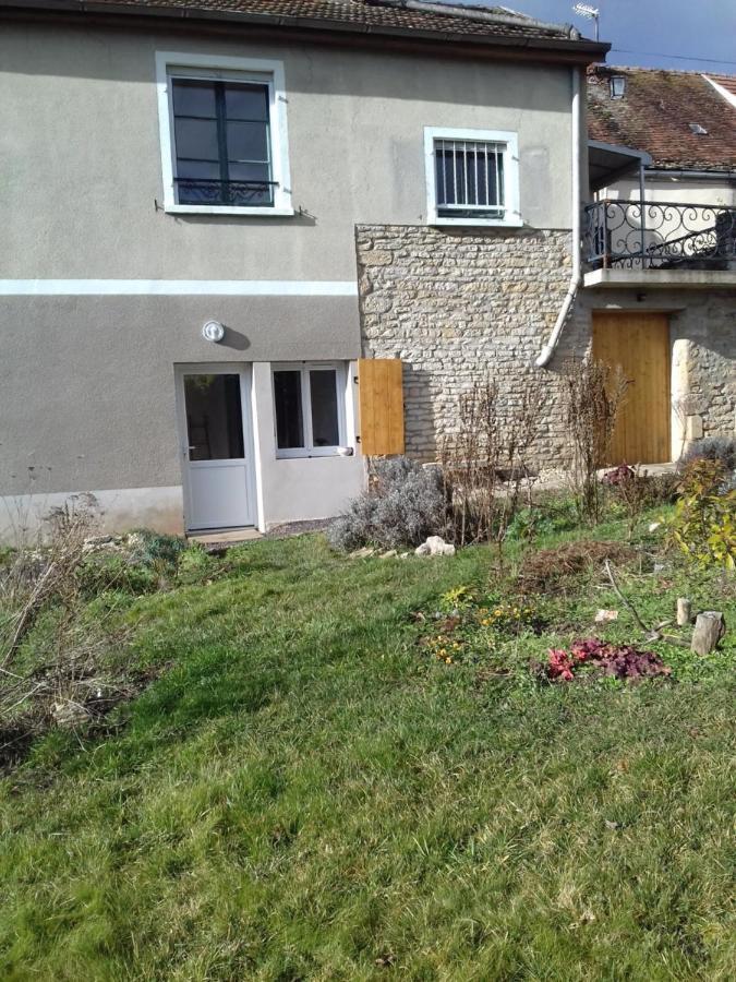 Agreable Chambre Meublee, Vue Sur La Vallee De L'Auxois Villy-en-Auxois Exteriör bild